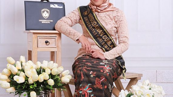 Foto Wisuda Indoor Jogja, Simak Tips Posenya Bagi Wanita dan Pria!