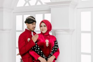 Konsep Prewedding Studio dengan Baju Adat