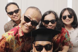 Ide Pose Self Photo Wisuda