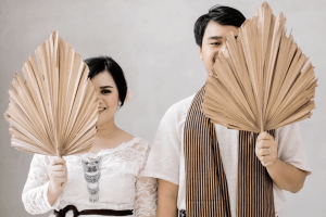 Ide Pose Prewedding Studio Terbaru