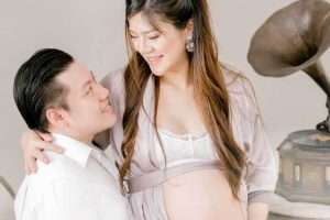 Ide Pose Self Foto Maternity 2024