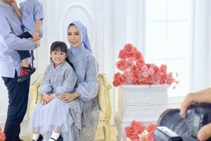Sesi Foto Keluarga di Warna Indonesia