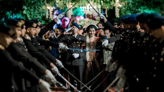 Gemilang dalam Keanggunan: Pesta Wedding Mewah dengan Sentuhan Pedang Pora