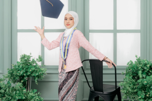 Ide Pose Foto Wisuda 2026 buat Wisudawan Jogja, Estetik & Gampang Ditiru